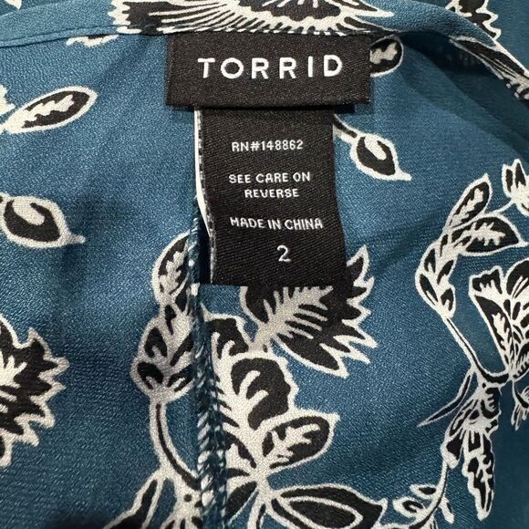 Torrid Open Shoulder Blue Floral Blouse Top Women’s 2XL - Picture 3 of 4